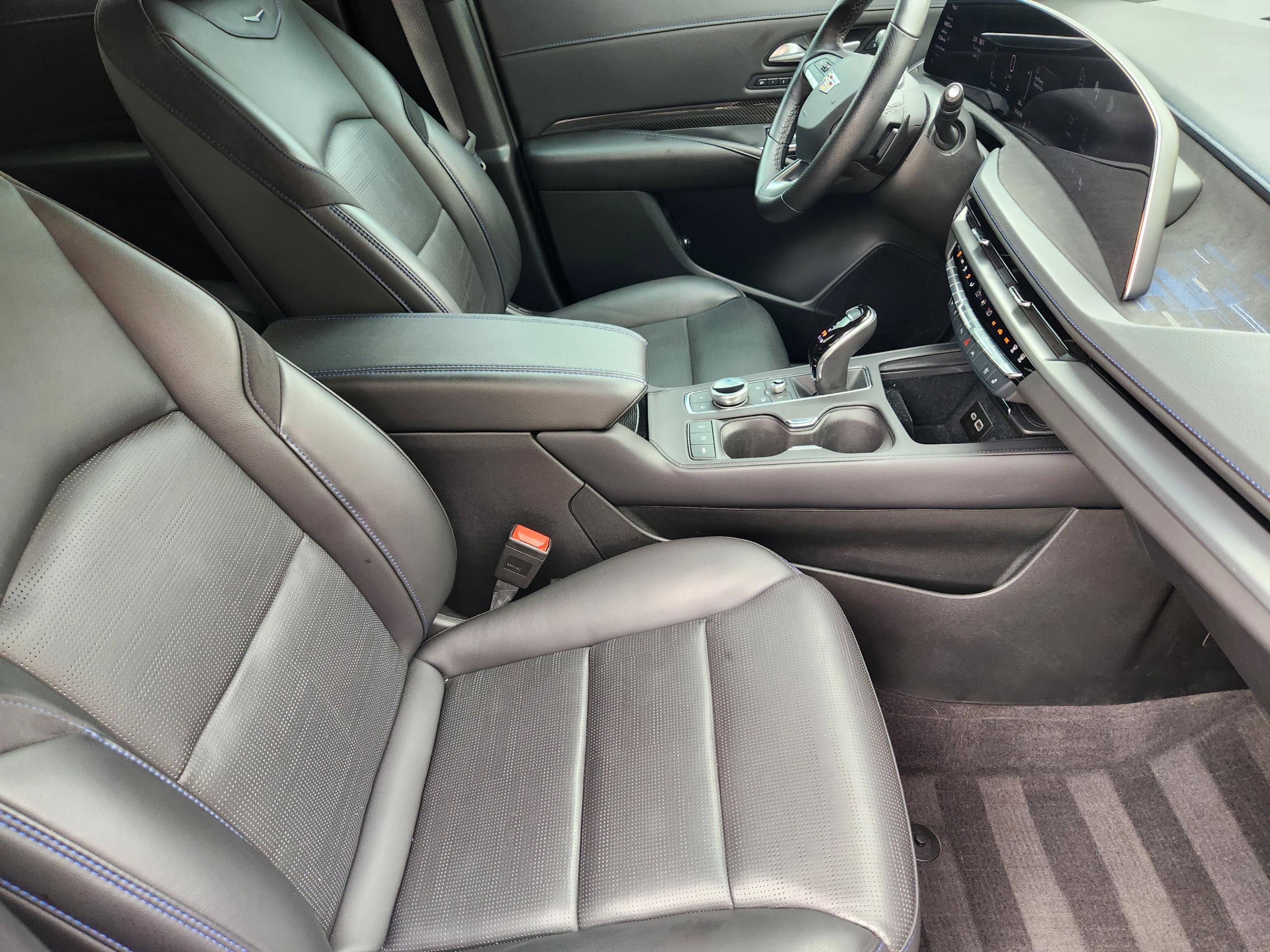 Used 2025 Cadillac XT4 Sport FWD image 7