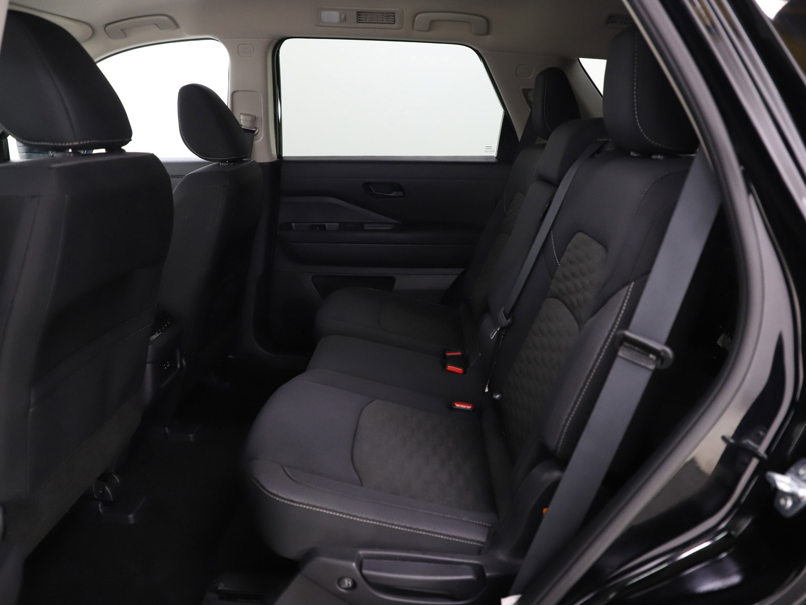 Used 2024 Nissan Pathfinder SV image 15