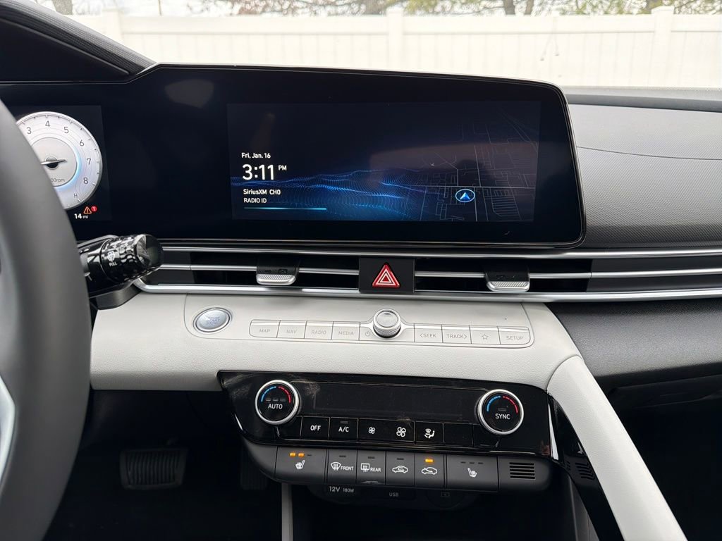 New 2025 Hyundai Elantra Limited image 18