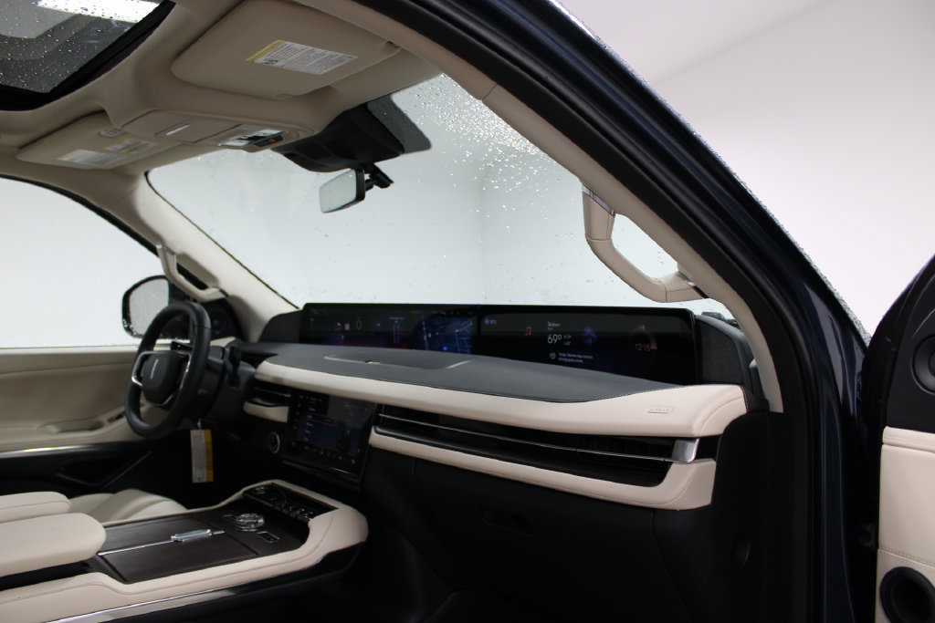 New 2027 Lincoln Navigator L Reserve RWD image 32