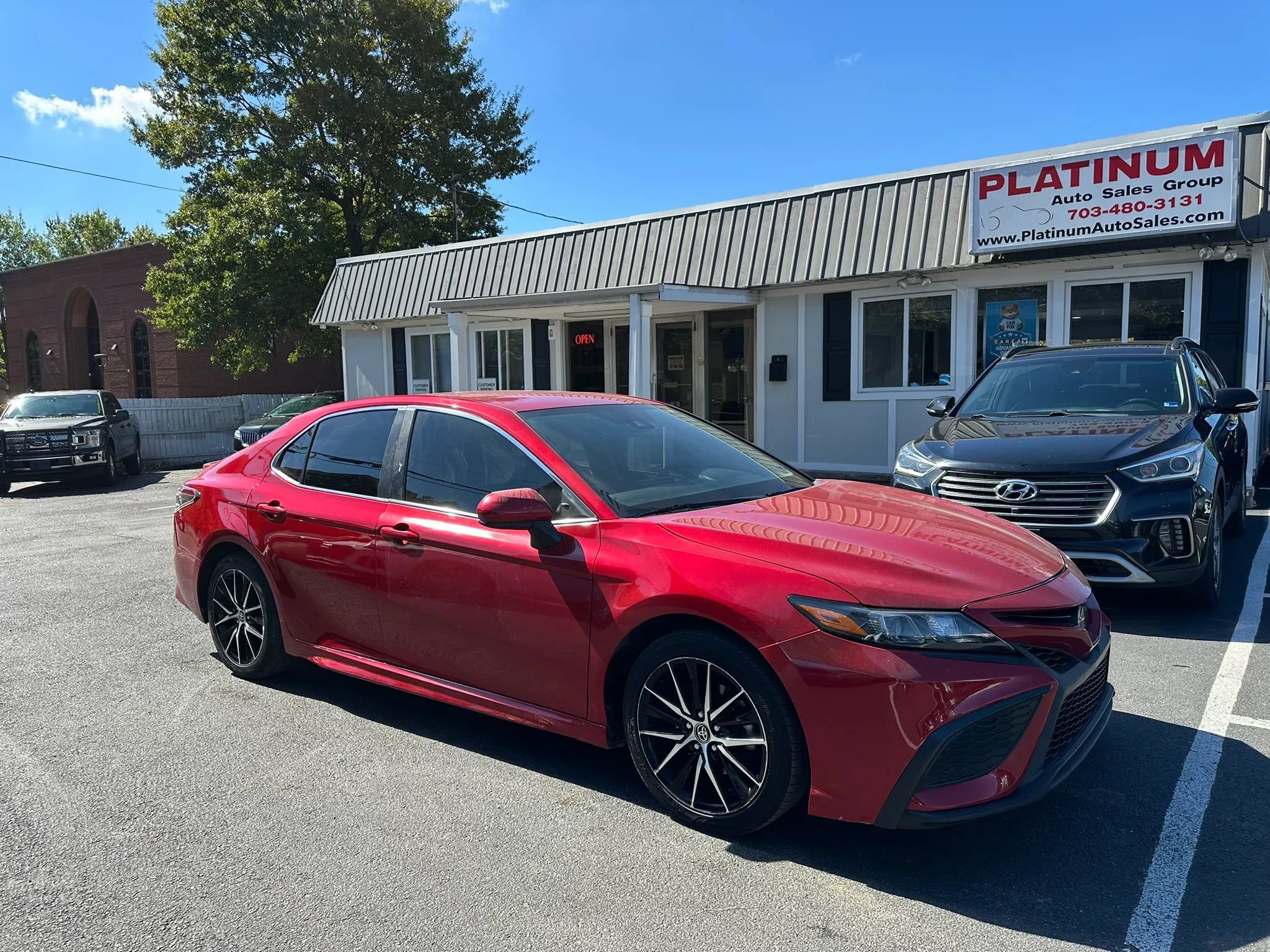 Used 2021 Toyota Camry SE FWD image 1