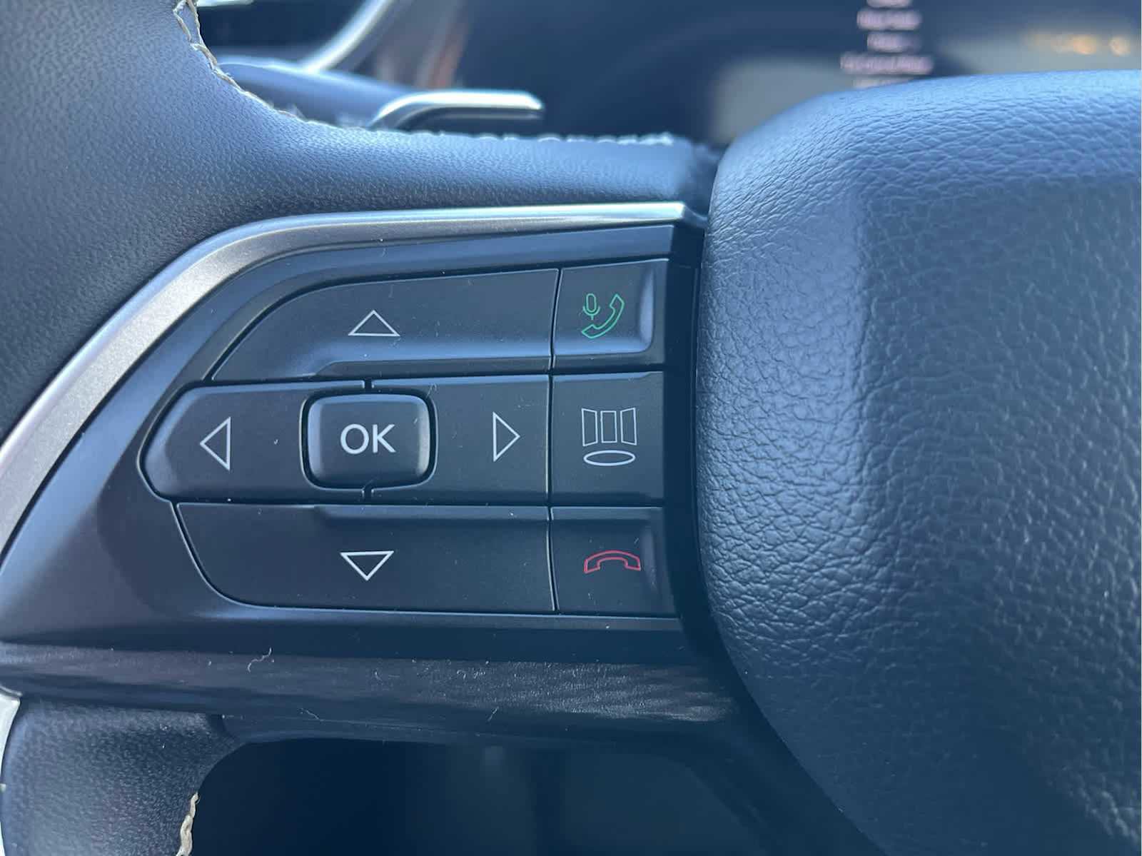 Used 2023 Jeep Grand Cherokee L Laredo image 37