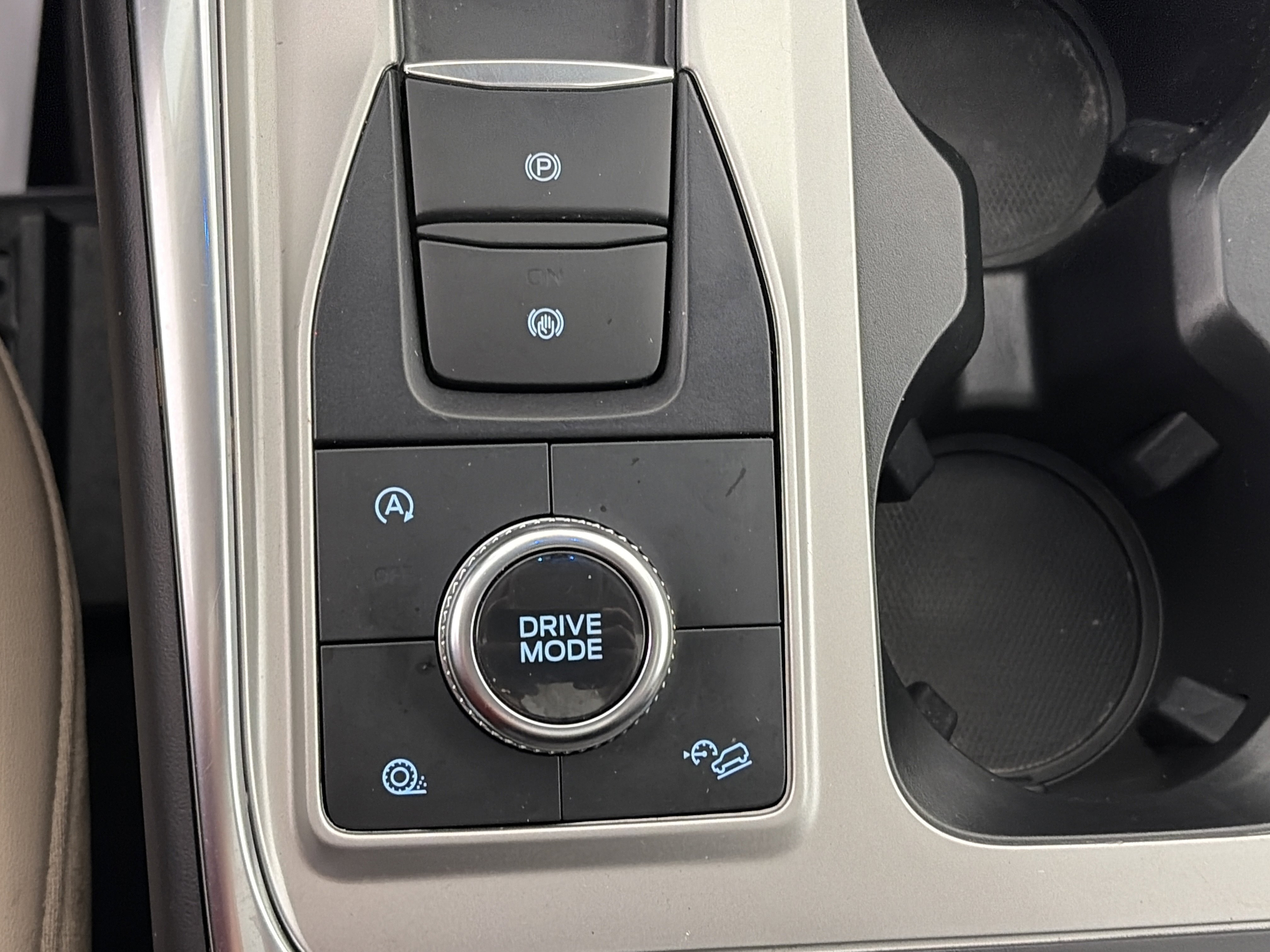 Used 2023 Ford Explorer XLT w/ Equipment Group 202A AWD/4WD image 28