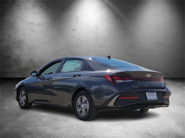 New 2025 Hyundai Elantra SE w/ Cargo Package image 4