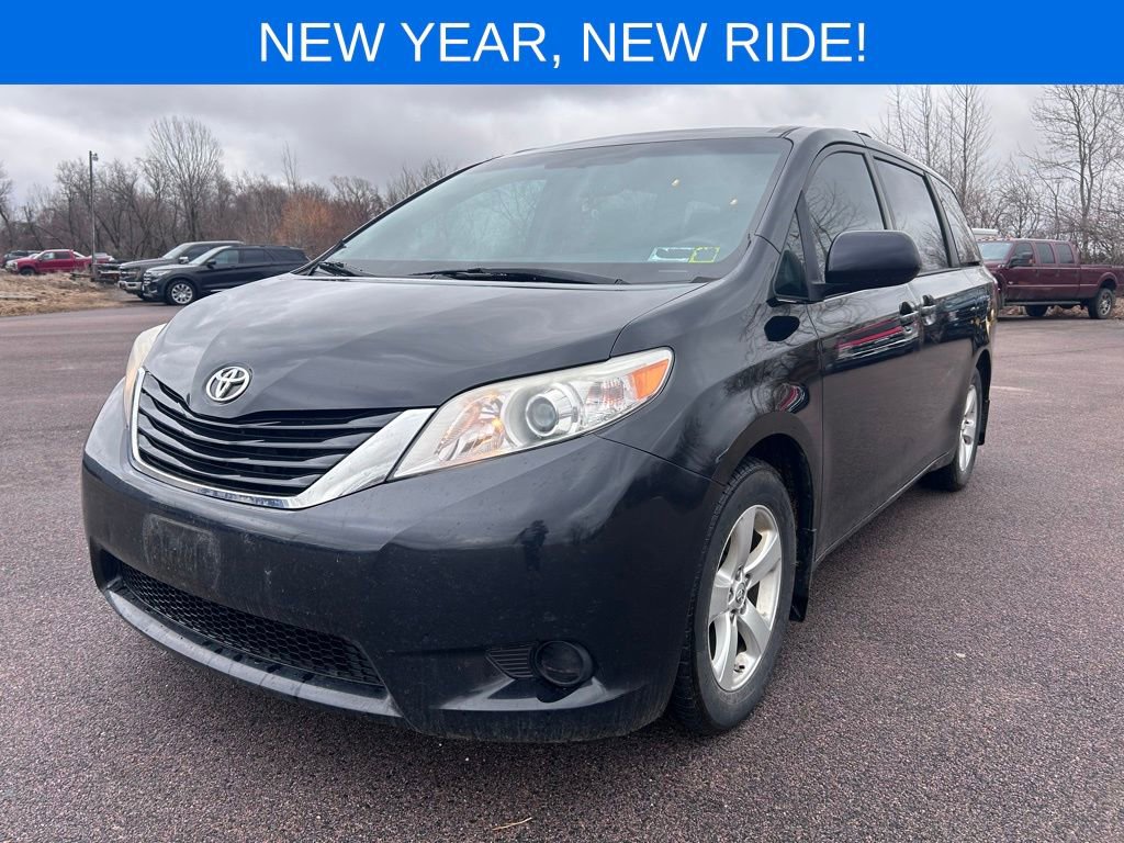 Used 2017 Toyota Sienna LE w/ Outdoor Package image 10