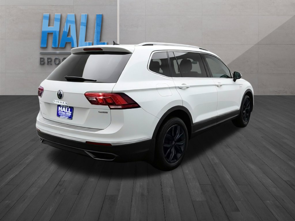 Certified 2022 Volkswagen Tiguan SE w/ Panoramic Sunroof Package AWD/4WD image 6
