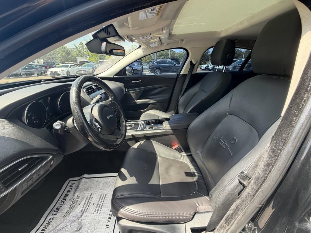Used 2017 Jaguar XE Premium RWD image 10