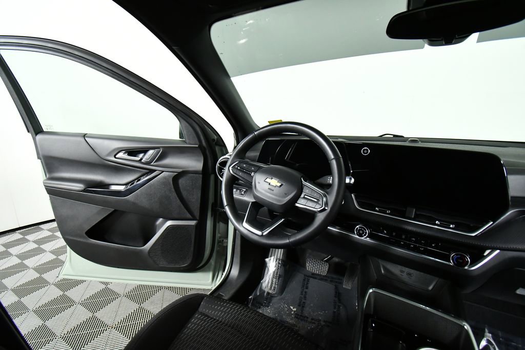 Used 2025 Chevrolet Equinox LT image 19