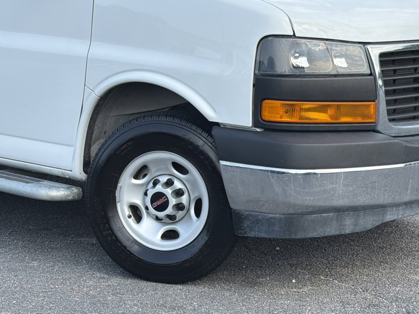 Used 2024 GMC Savana 2500 w/ Driver Convenience Package RWD image 3