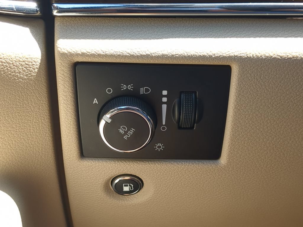 Used 2018 Jeep Grand Cherokee Limited w/ Trailer Tow Group IV RWD image 27