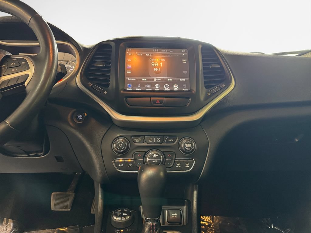 Used 2015 Jeep Cherokee Trailhawk w/ Comfort/Convenience Group AWD/4WD image 22