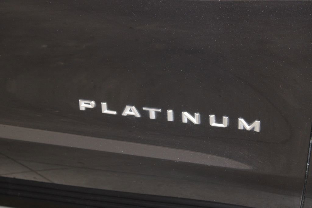 Used 2025 Ford Expedition Platinum image 13