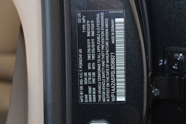 Used 2025 Porsche Macan image 31