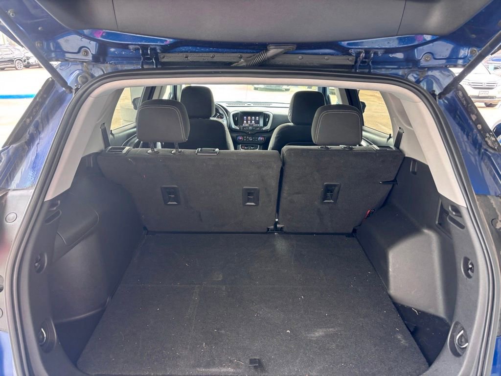 Used 2022 GMC Terrain SLE w/ Driver Convenience Package FWD image 12