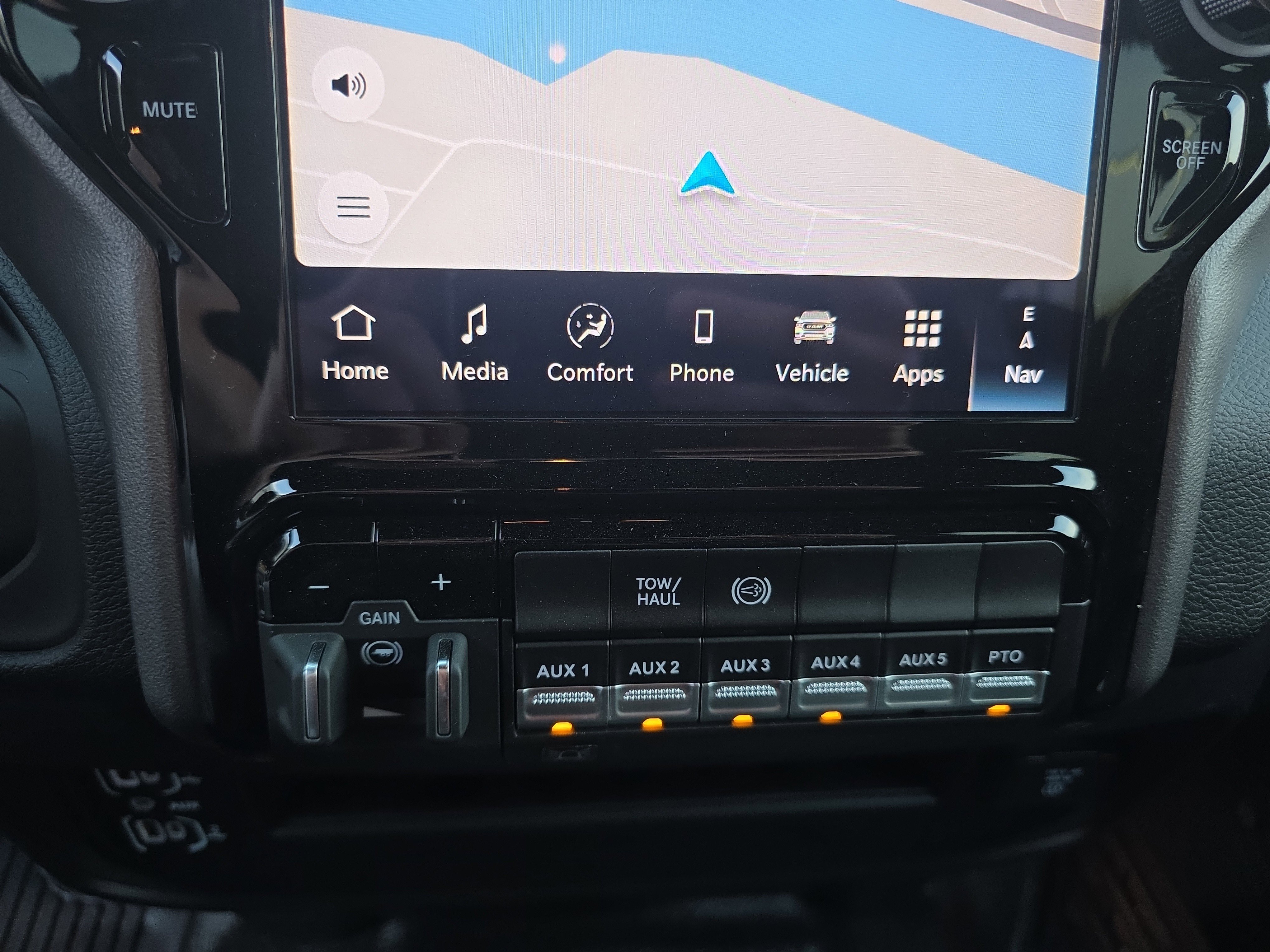 New 2026 RAM 5500 4x4 Crew Cab image 8