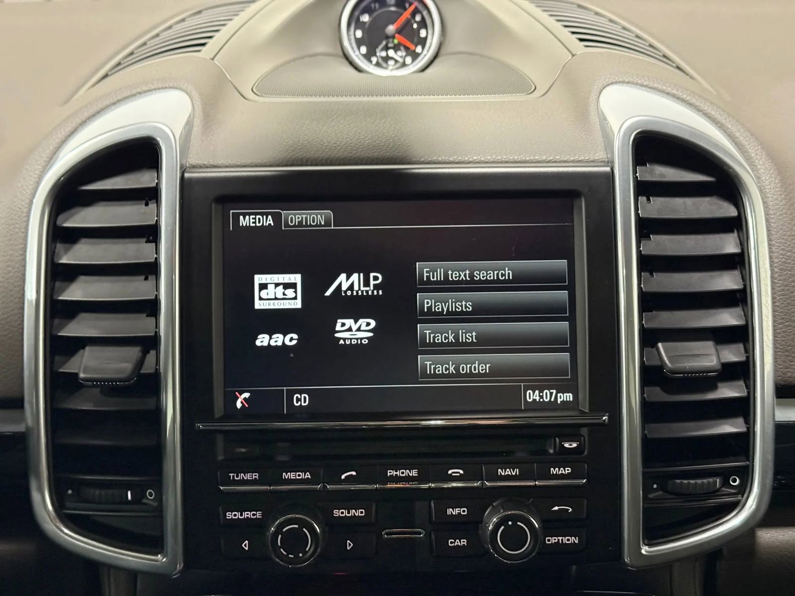 Used 2016 Porsche Cayenne image 33