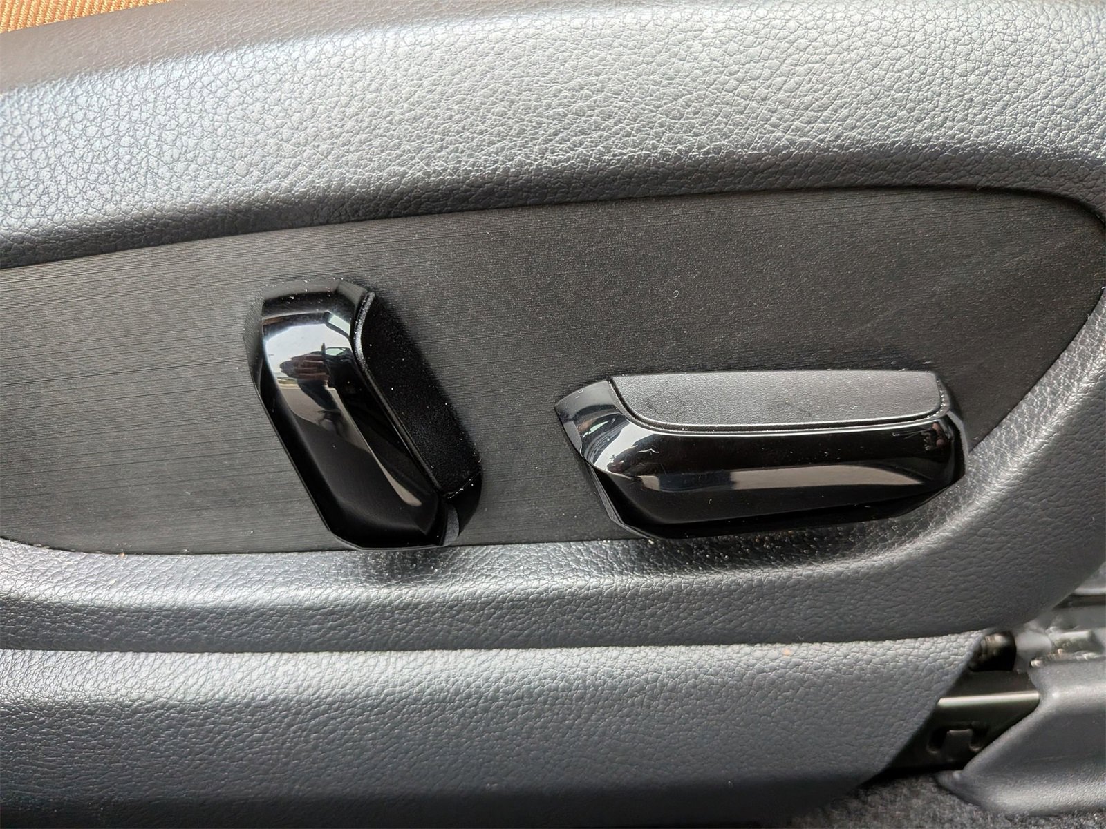 Used 2023 Lexus UX 250h FWD w/ Premium Package image 39