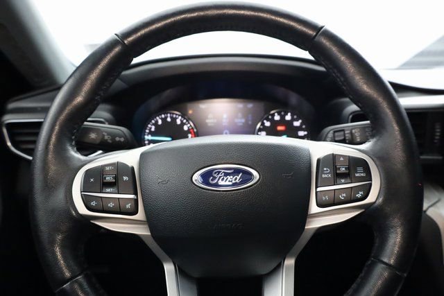 Used 2023 Ford Explorer XLT w/ Equipment Group 202A AWD/4WD image 16