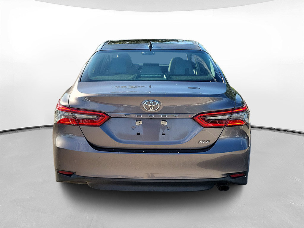Used 2021 Toyota Camry XLE FWD image 5