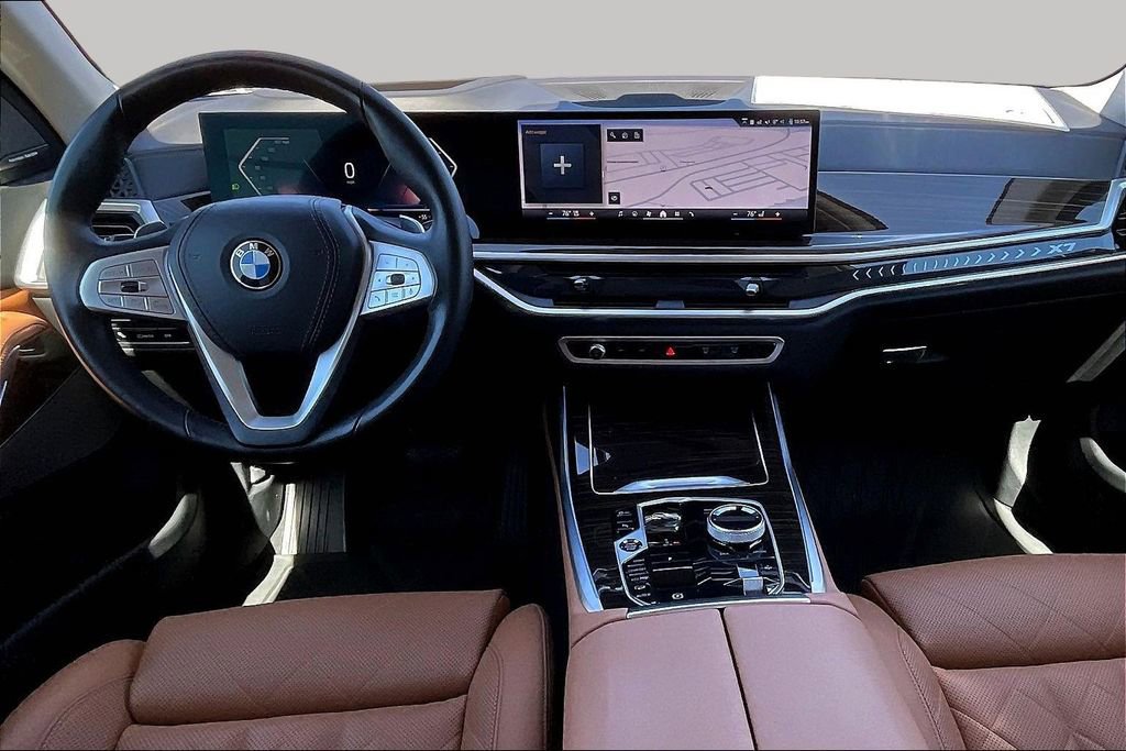 Used 2024 BMW X7 xDrive40i w/ Premium Package AWD/4WD image 7
