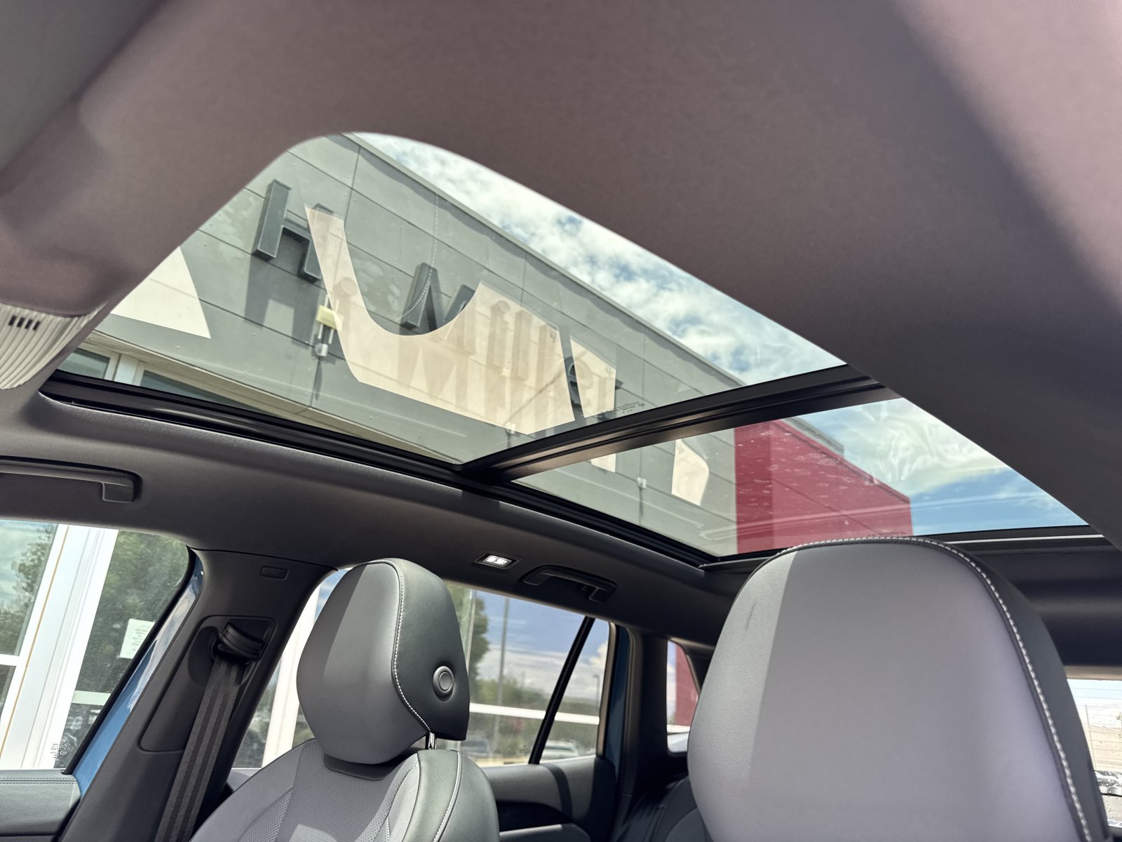 New 2026 Volkswagen Tiguan SE R-Line FWD image 16
