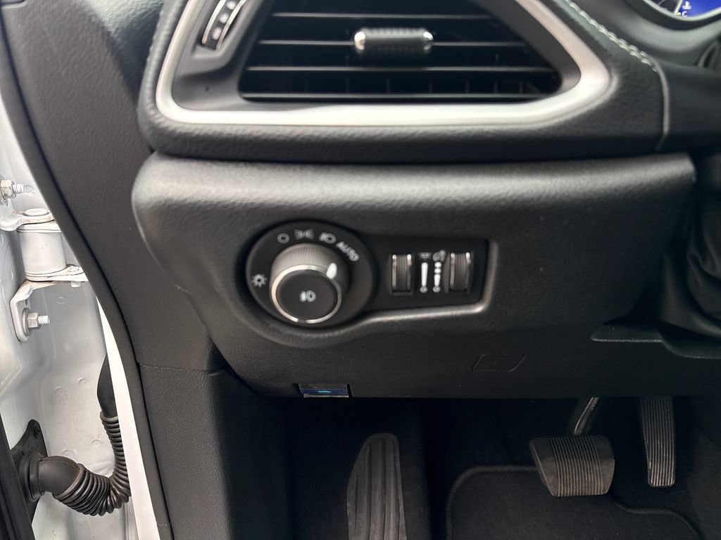 Used 2024 Chrysler Pacifica Touring FWD image 14