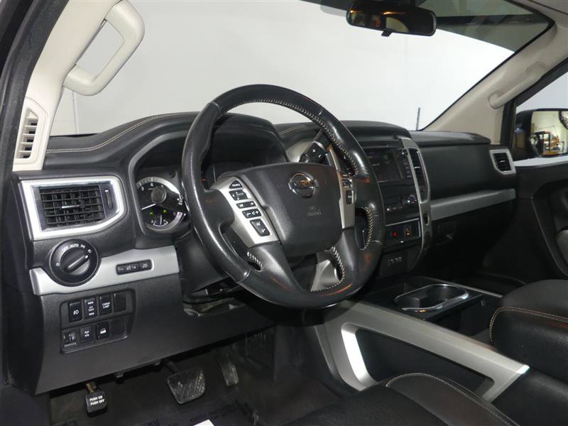 Used 2019 Nissan Titan PRO-4X image 21