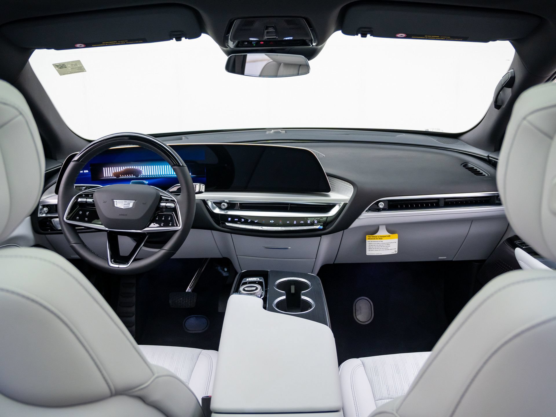 New 2026 Cadillac Lyriq Luxury w/ LPO, Floor Liner Package AWD/4WD image 9