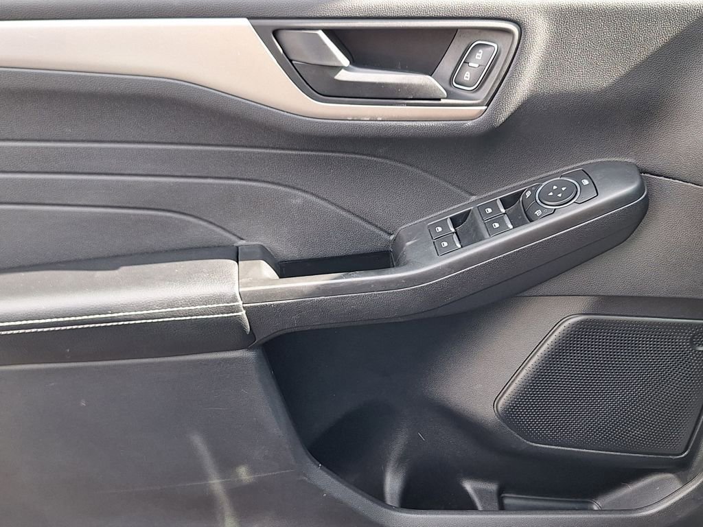 Used 2022 Ford Escape SE image 9