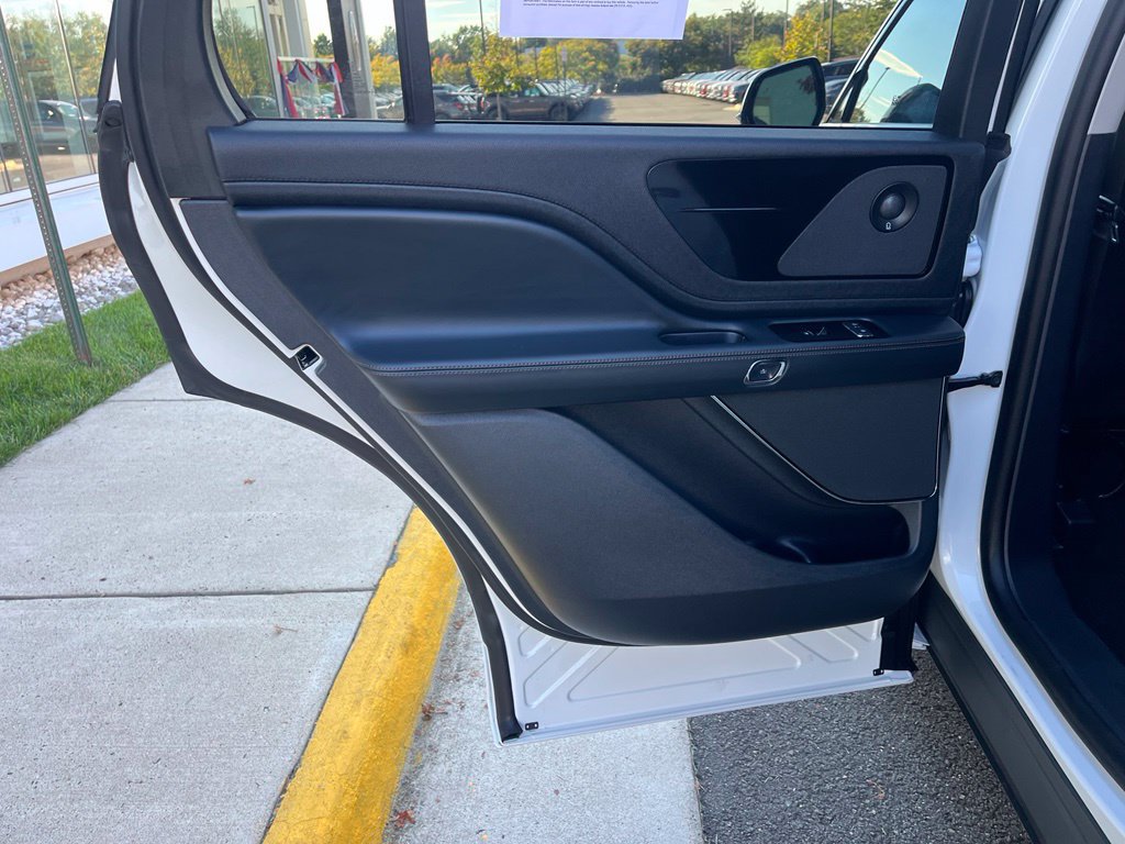 Used 2026 Lincoln Aviator AWD image 19