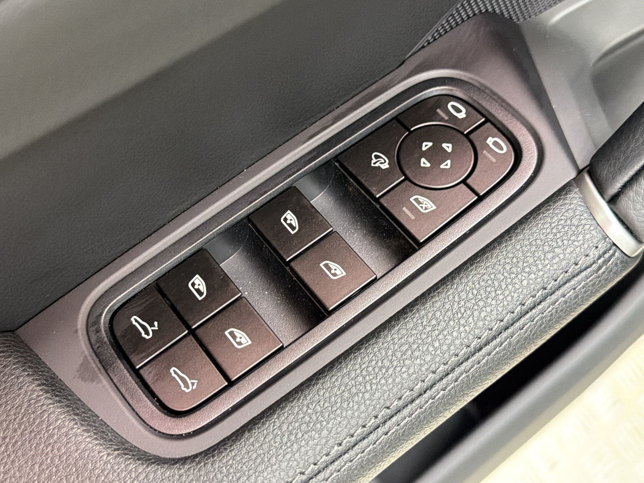New 2026 Porsche Cayenne Coupe AWD/4WD image 13