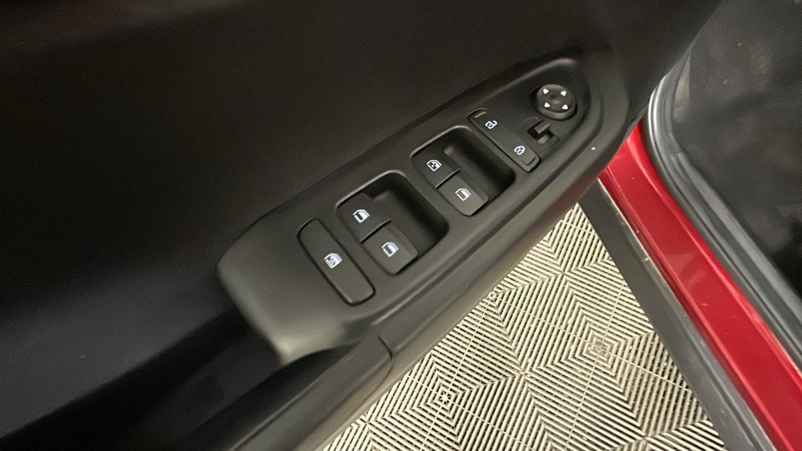 Certified 2024 Hyundai Venue SEL FWD image 13
