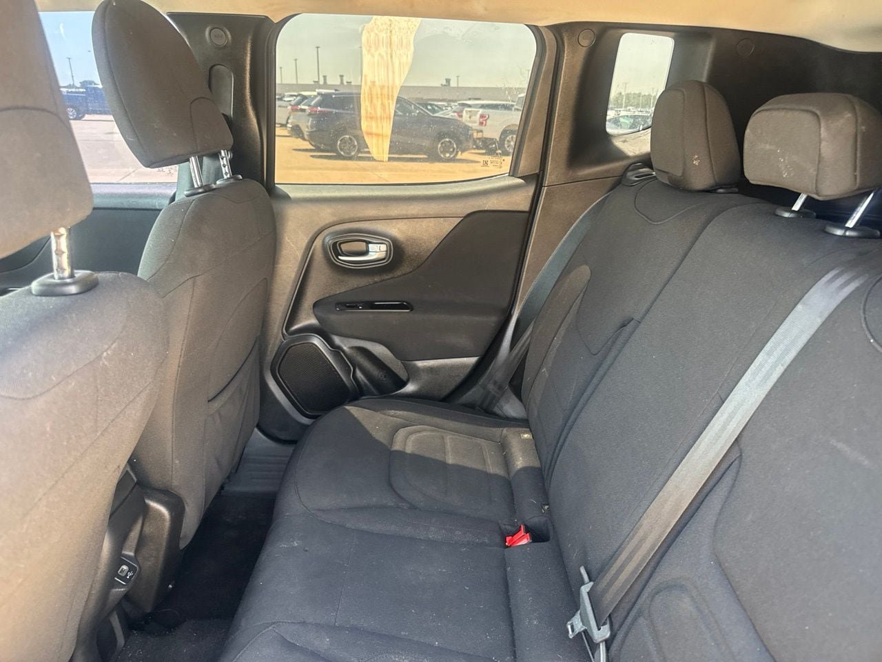 Used 2019 Jeep Renegade Latitude FWD image 35