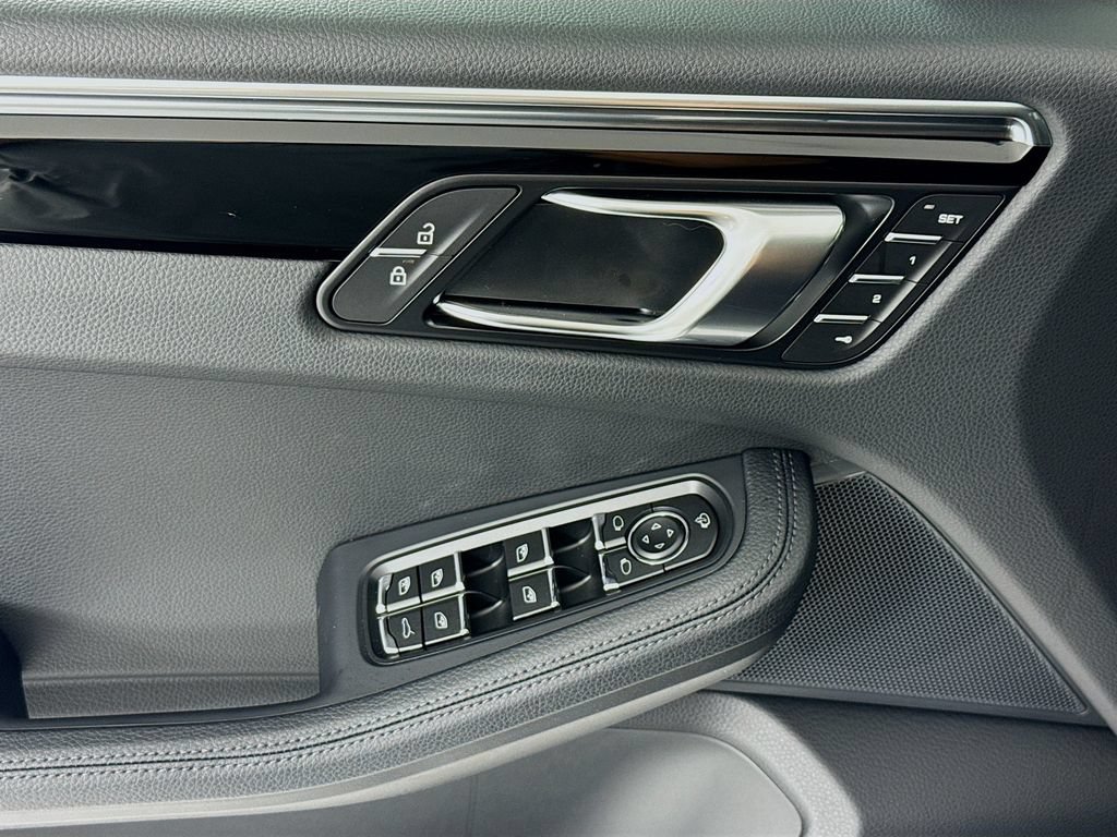 New 2026 Porsche Macan AWD/4WD image 11
