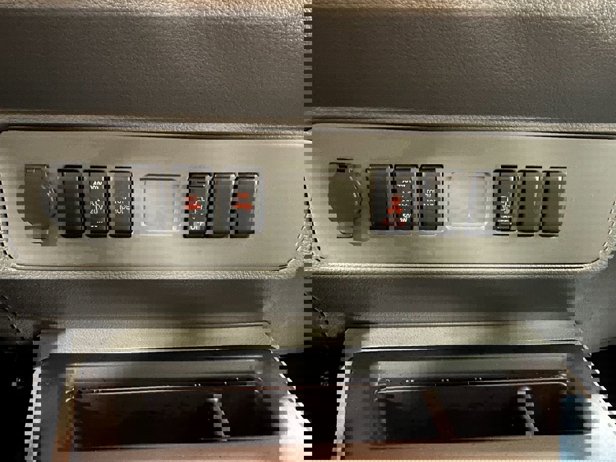 Used 2014 Nissan NV 2500 SV image 30