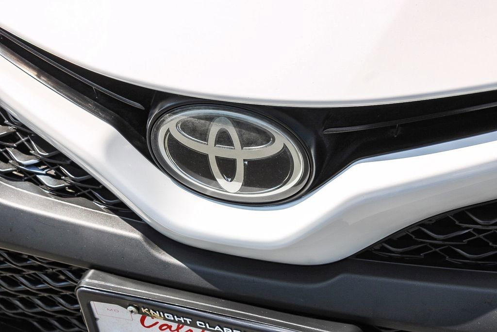 Used 2019 Toyota Camry SE image 5