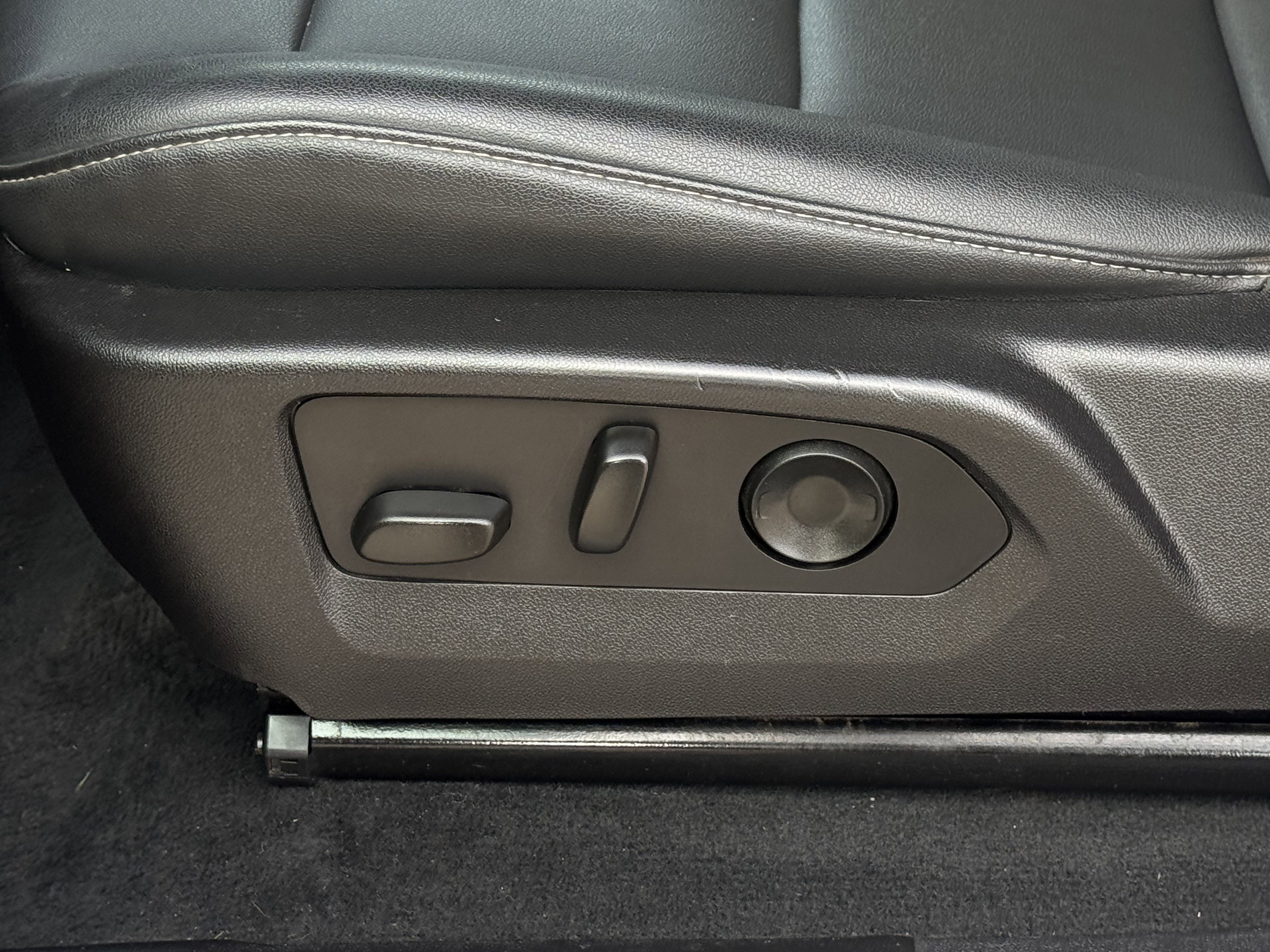 Used 2024 GMC Canyon Elevation w/ Elevation Premium Package image 16