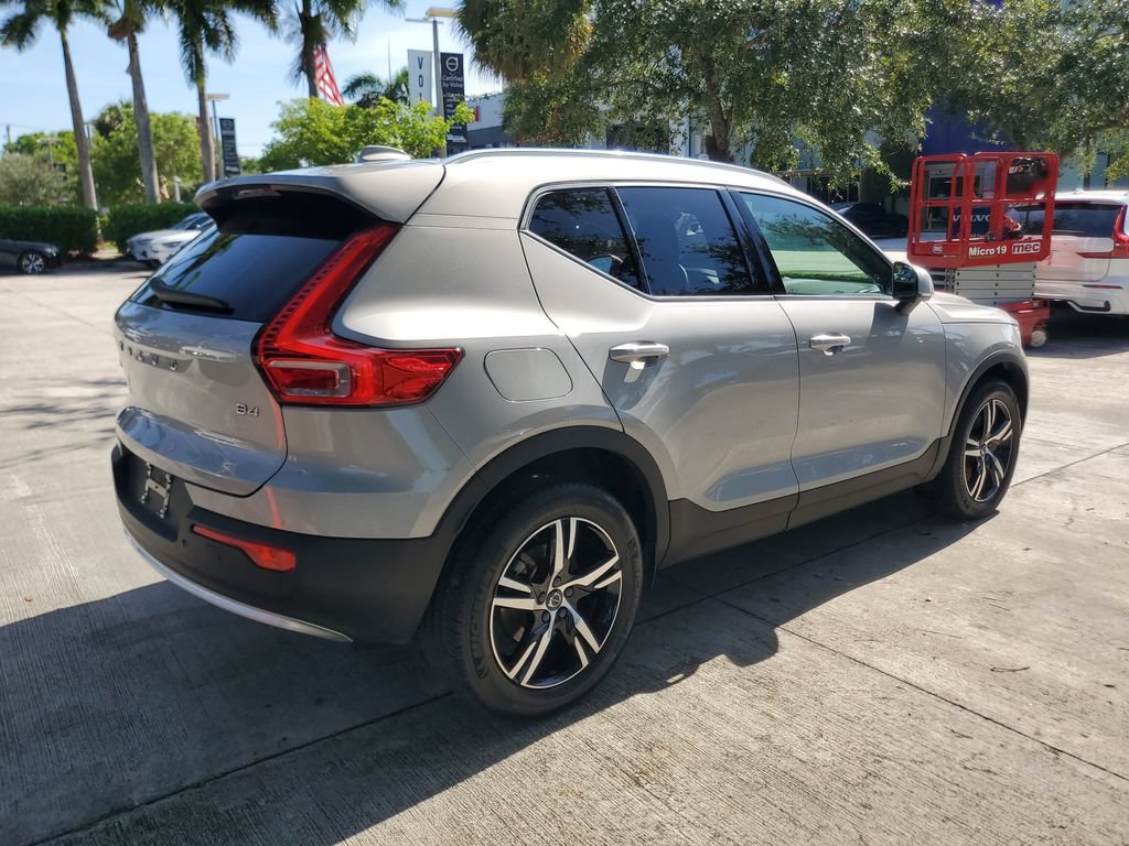 Certified 2023 Volvo XC40 B4 Core w/ Convenience Package FWD image 6