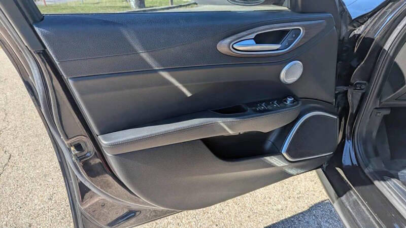 Used 2018 Alfa Romeo Giulia Ti w/ Nero Edizione image 13