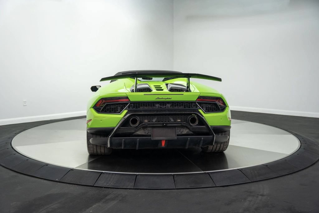 Used 2019 Lamborghini Huracan Performante AWD/4WD image 15