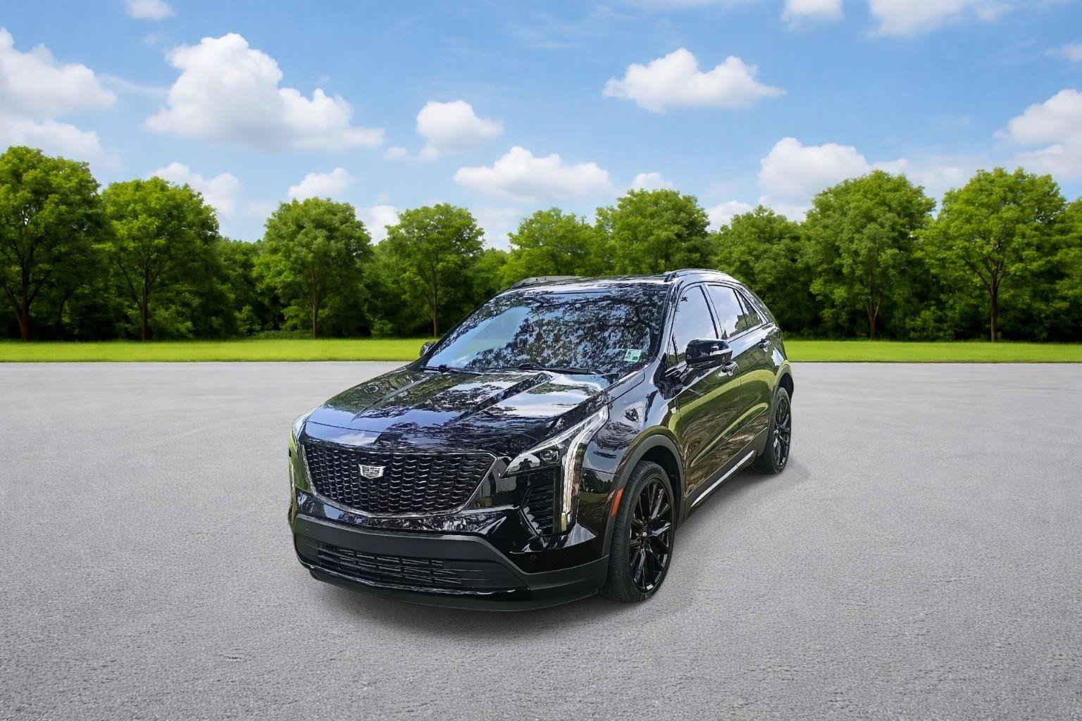 Used 2022 Cadillac XT4 Sport w/ LPO, ONYX Package FWD image 3