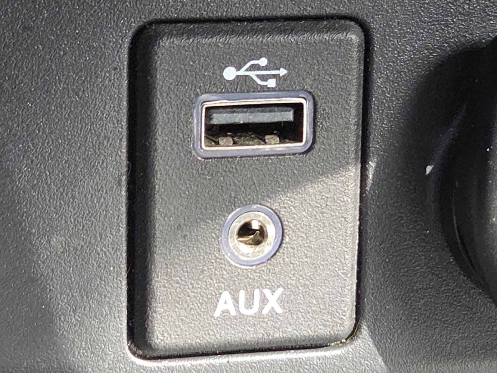 Used 2017 Nissan Rogue SV image 8