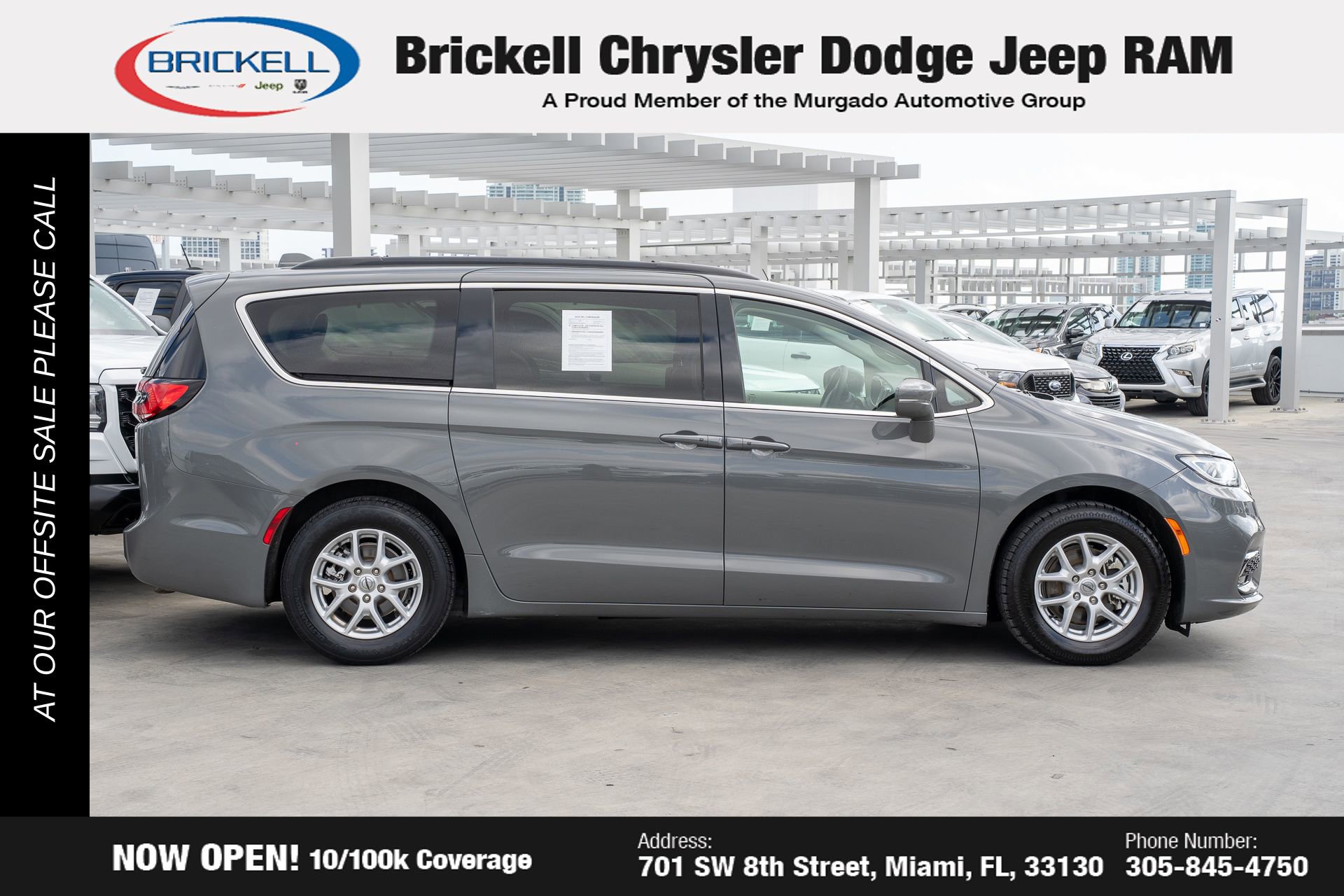Used 2022 Chrysler Pacifica Touring-L image 4