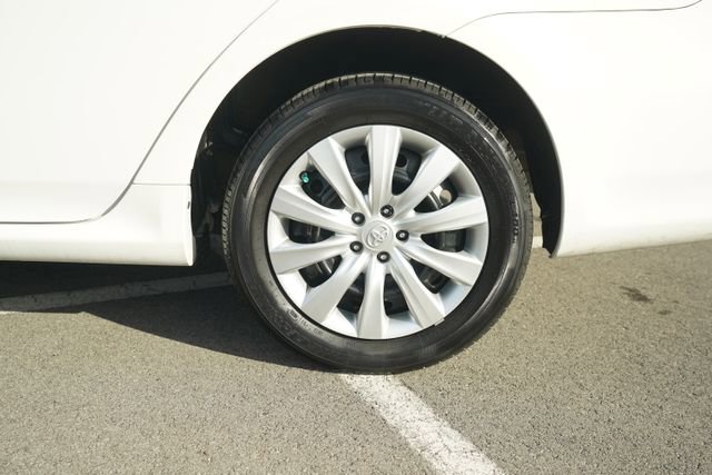 Used 2013 Toyota Corolla LE image 38