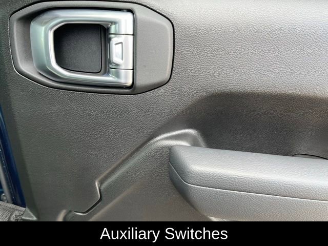 Used 2025 Jeep Gladiator Sport image 21