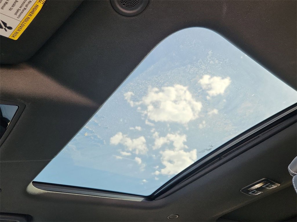 Used 2023 Land Rover Discovery S R-Dynamic image 21