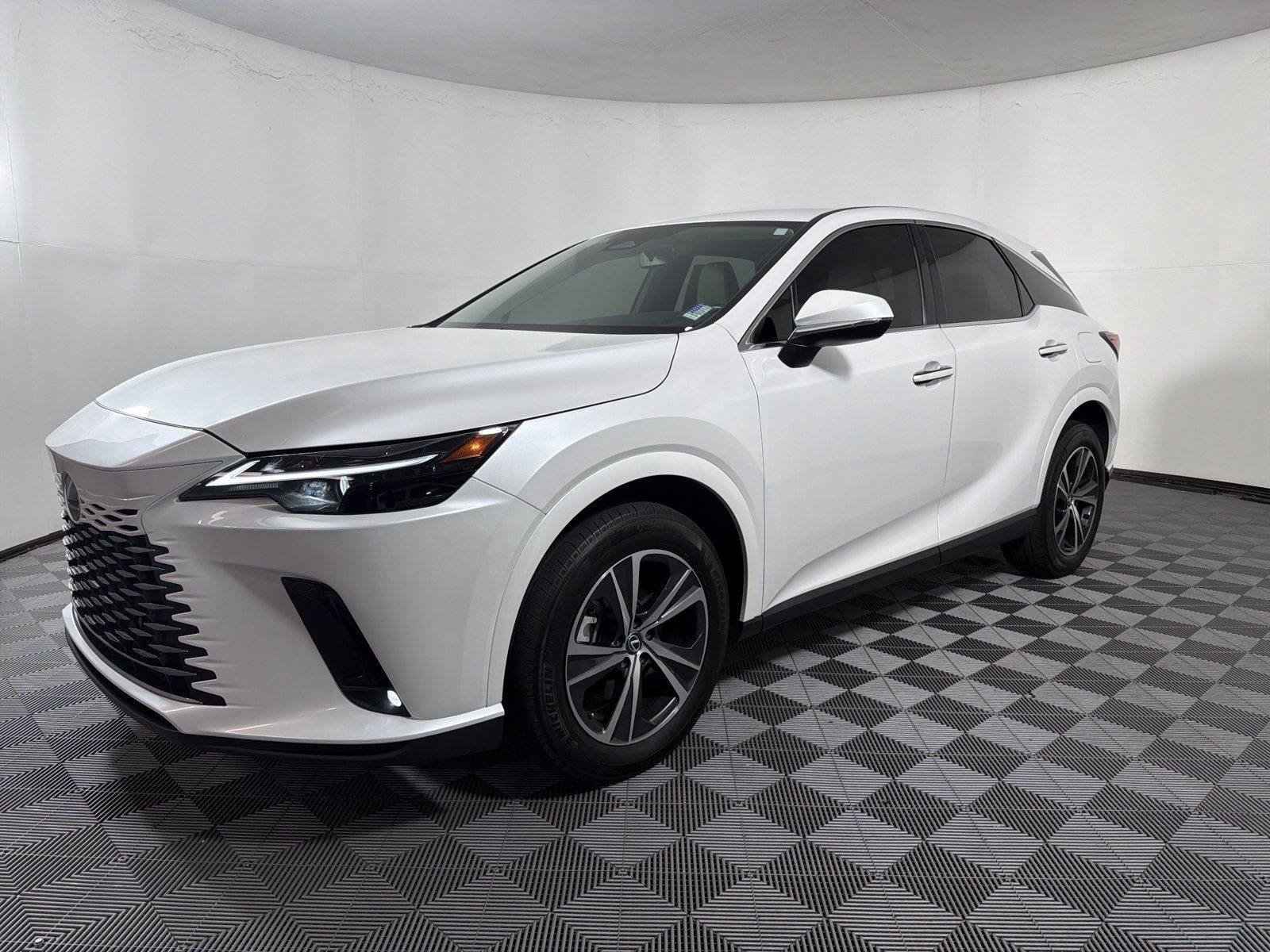Used 2024 Lexus RX 350 FWD w/ Technology Package image 3