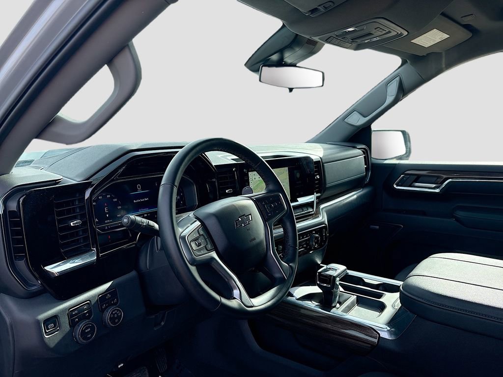 Used 2024 Chevrolet Silverado 1500 LT Trail Boss w/ Convenience Package II image 9