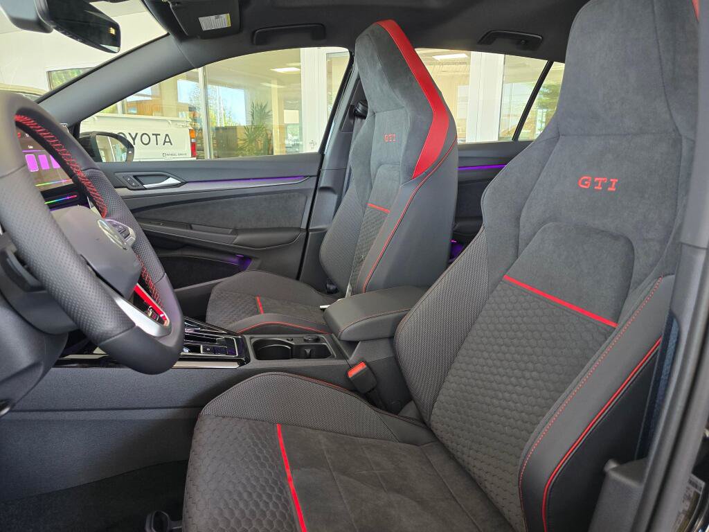 New 2026 Volkswagen GTI SE FWD image 18