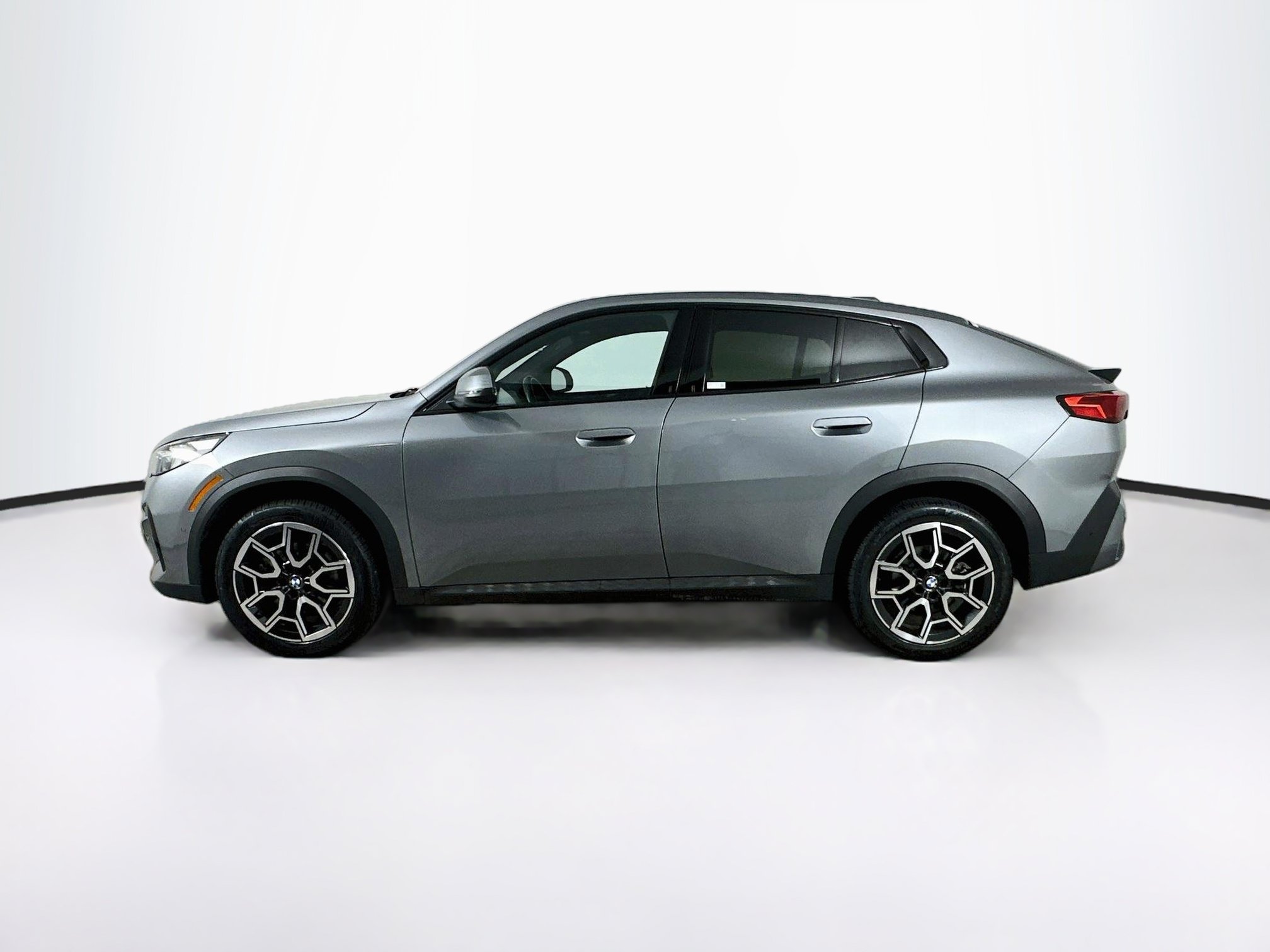Used 2026 BMW X2 xDrive28i w/ Convenience Package AWD/4WD image 4